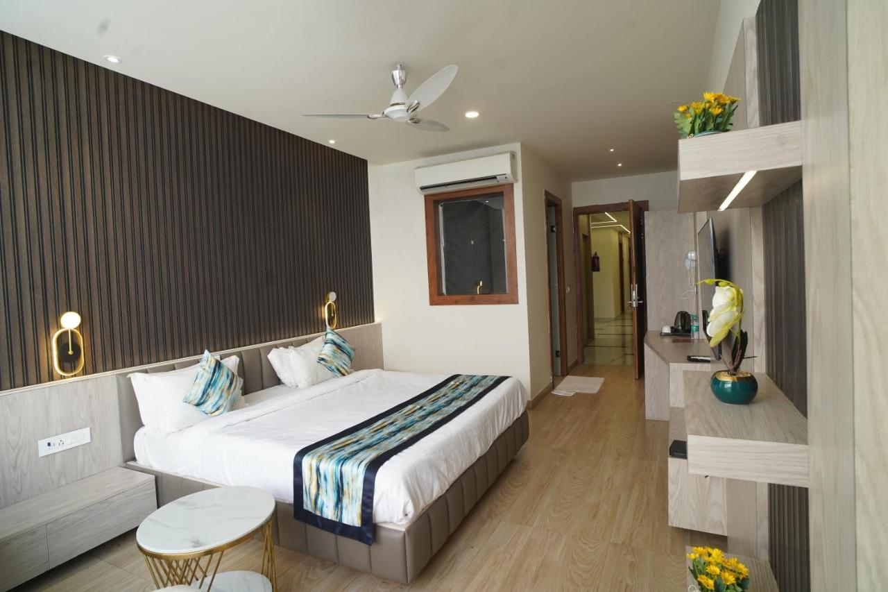 Familia Hotel And Banquets Lucknow Exterior foto